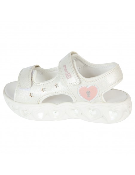 Sandalias con diseño de corazones para niña pequeña
